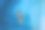 游泳池里漂浮着一个女人图片下载
