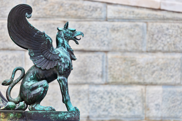 金属格里芬雕像图片下载