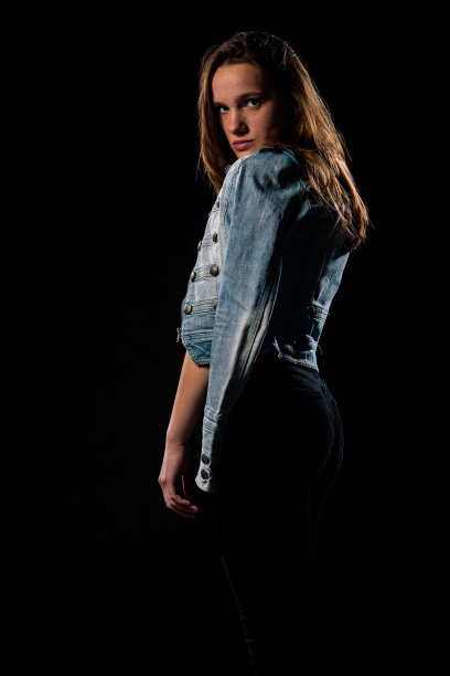 现代时尚的女孩图片下载