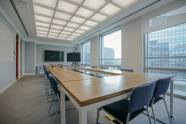 现代空办公室的内部图片下载