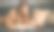 一个十几岁的女孩正在用笔记本电脑进行家庭教育，在笔记本上做笔记。在沙发上学习，远程学习和工作图片下载