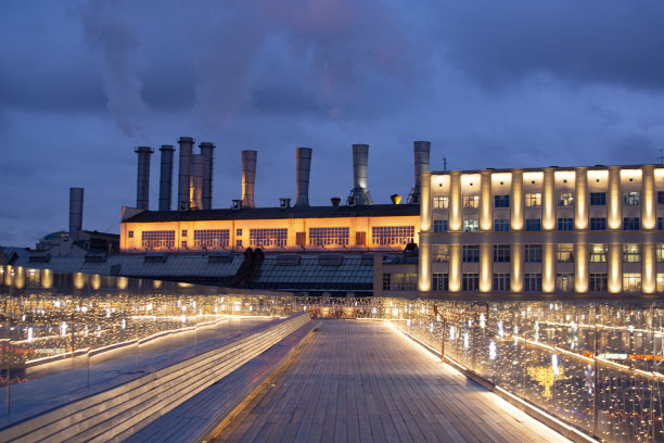 莫斯科的Raushskaya发电厂。国家1号发电站是俄罗斯劳什斯卡亚河堤上最古老的火电厂图片下载