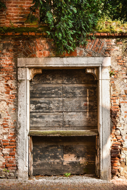 外部旧建筑与一个封闭的门口库存照片图片下载