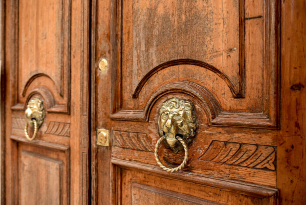 外部旧建筑与一个封闭的门口库存照片图片下载