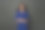 自信的黑发女人在蓝色长裙的肖像。成功的女性模型在深灰色背景与copyspace图片下载