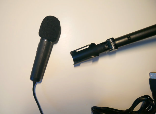 用于录音的有线麦克风。图片下载