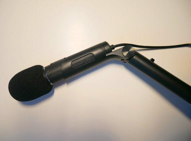 用于录音的有线麦克风。图片下载