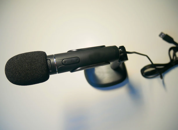 用于录音的有线麦克风。图片下载