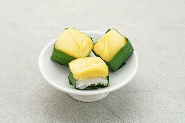 榴莲是用糯米、榴莲酱和椰奶做成的传统糕点。图片下载