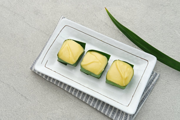 榴莲是用糯米、榴莲酱和椰奶做成的传统糕点。图片下载