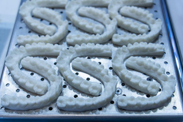 模型框架的牙齿生产从3d打印机在实验室图片下载