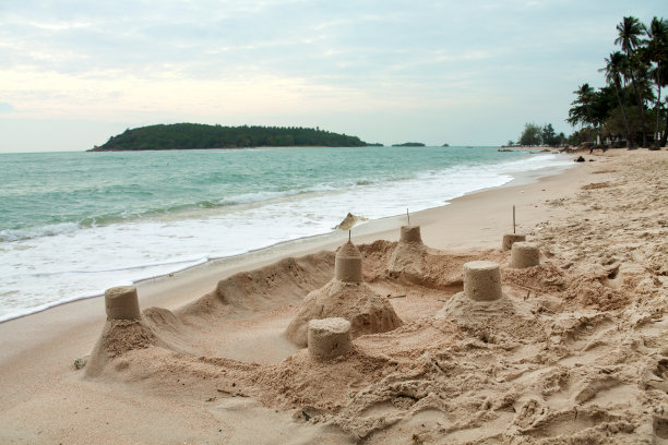 热带沙滩和沙堡图片下载