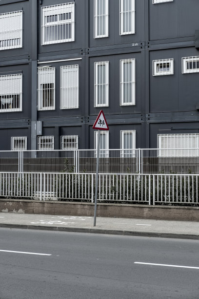 空荡荡的街道，没有车辆图片下载