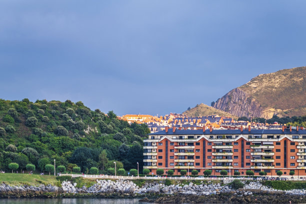 西班牙北部的一个小镇，位于比斯开湾海岸图片下载