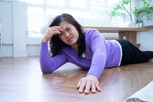 亚洲老人在家中风图片下载