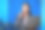 美丽的女商人使用笔记本电脑和智能手机在办公室图片下载