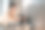 家庭主妇在厨房里做修理工作图片下载