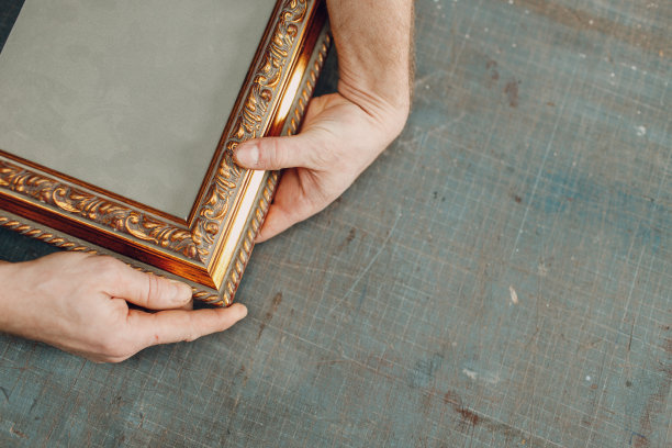 制定车间。在工作室制作法式面包手工相框图片下载