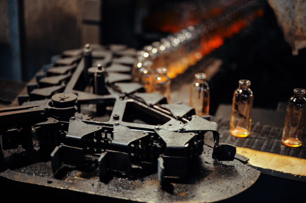 工厂为生产玻璃瓶图片下载