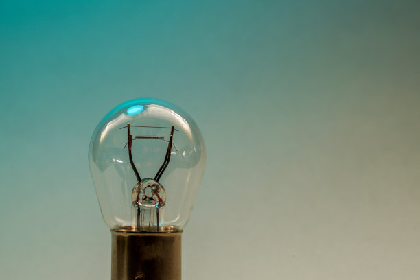 灯泡、卤素灯、白炽灯是12伏特机动车辆的备用灯图片下载