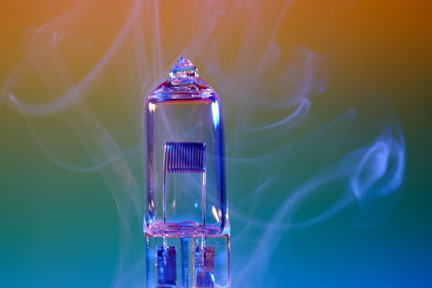 灯泡、卤素灯、白炽灯是12伏特机动车辆的备用灯图片下载