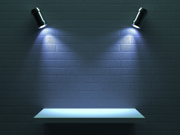 产品显示背景。灰色砖墙上的空架子与两个墙灯。3D插图。图片下载