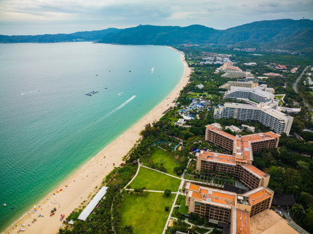 中国三亚的海岸线鸟瞰图图片下载