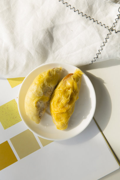 成熟的榴莲果肉，可以吃了图片下载