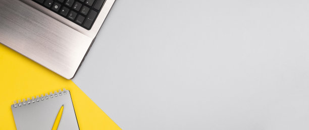 有笔记本电脑和记事本的业务背景。图片下载