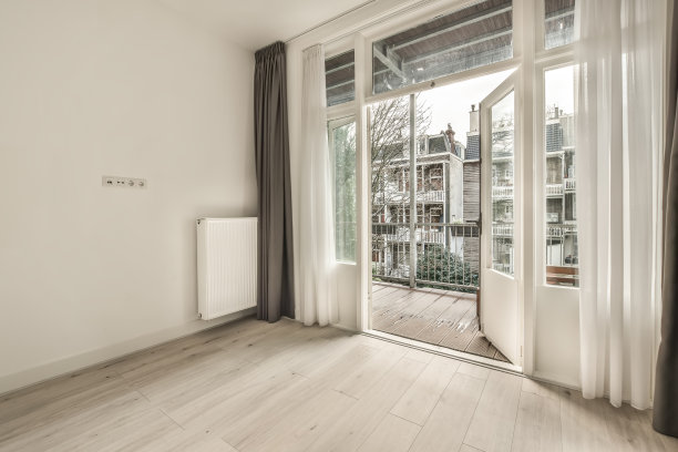 简约风格的宽敞房间图片下载