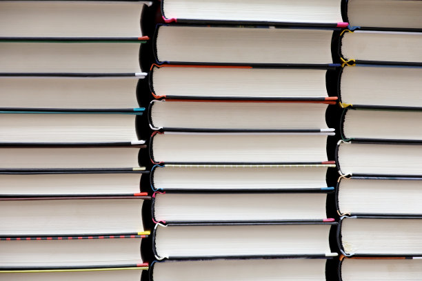 成堆的书，各种各样的文学作品图片下载