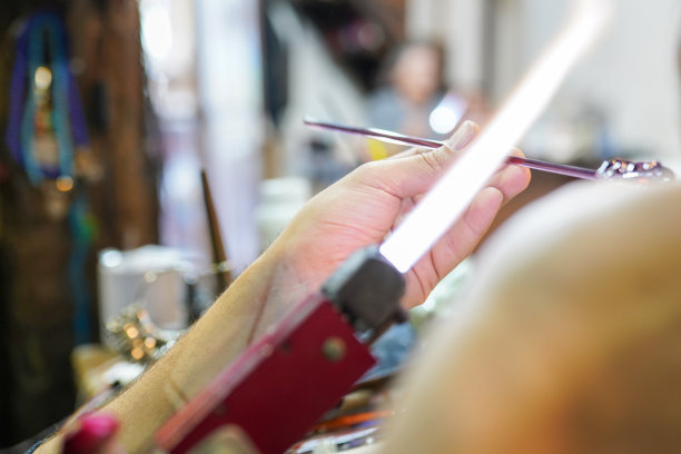 专业宝石镶嵌首饰工艺实验室:造型成型图片下载