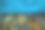 现代玻璃建筑在夜晚高高耸立在布鲁塞尔的天际线上，办公室灯火通明图片下载