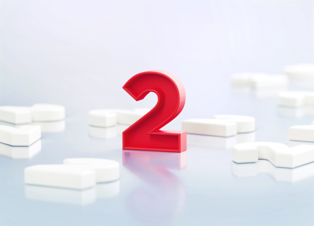 红色数字2坐在白色数字2在白色反射背景图片下载