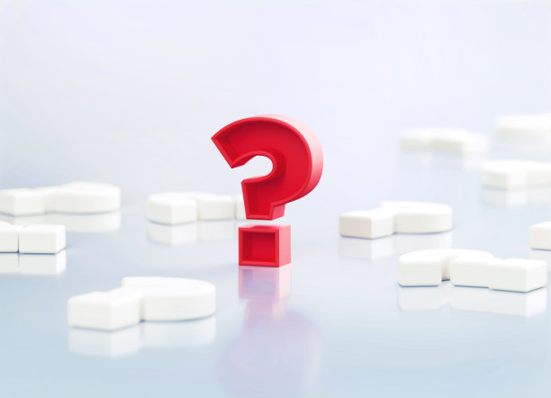 红色问号坐在白色问号白色反光背景图片下载