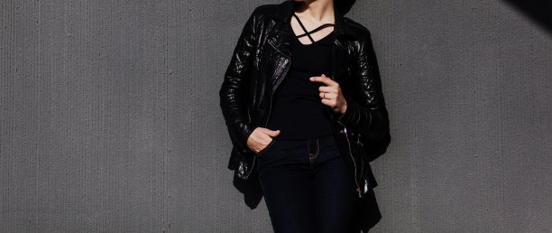 戴着墨镜的完美女孩图片下载