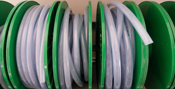 新长白色塑料软管卷图片下载