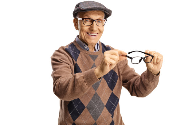 一位老人在试眼镜图片下载