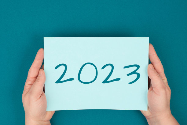 新的2023年是站在汽油色背景，日历日期图片下载