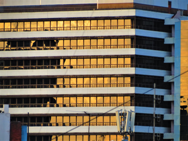 摩天大楼 - 玻璃建筑，公司建筑图片下载