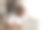 快乐的80岁老人戴着眼镜使用笔记本电脑图片下载