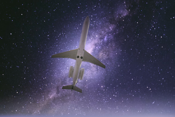 飞机和忧郁的天空图片下载