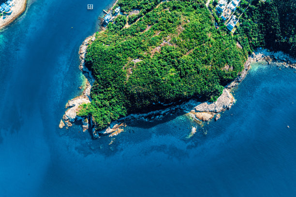 无人机拍摄香港世界地质公园的海滩景色图片下载