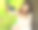 夏日公园的草地上，快乐微笑的母亲带着孩子用智能手机自拍图片下载