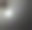 特写的一个室内白色灯泡在一个墨盒与电线从天花板上白色背景与一个大空间。图片下载