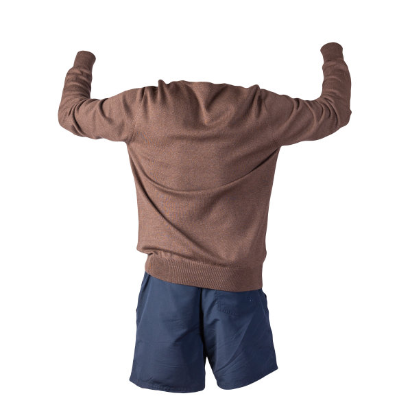 针织毛衣和短裤孤立在白色背景上。每天穿的衣服图片下载