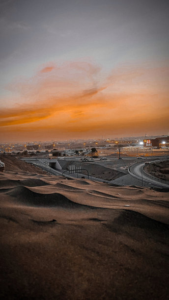 城市与沙漠日落图片下载