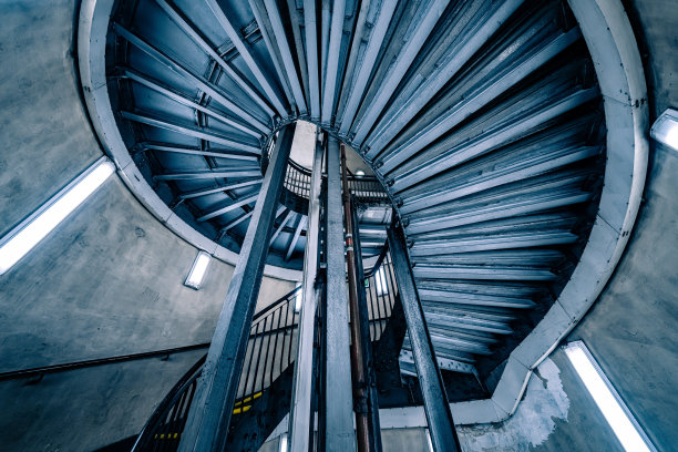 英国伦敦地铁系统中螺旋楼梯的一部分图片下载