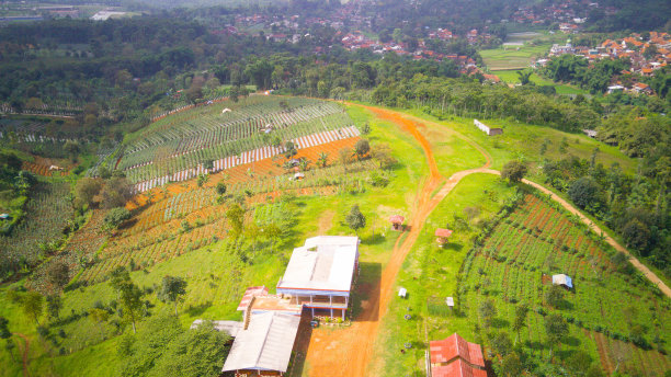 从无人机库存照片山顶图片下载