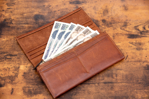皮夹和钞票图片下载